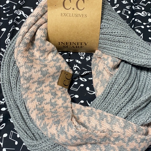 Scarf - Picture 3 of 8